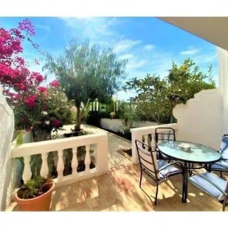 Authentic 2-bedroom House At Meia *