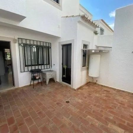 Authentic 2-bedroom House At Meia Apartament Lagos