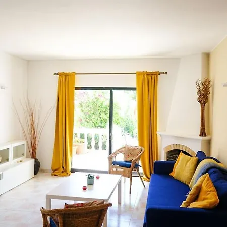 Authentic 2-bedroom House At Meia Apartament
