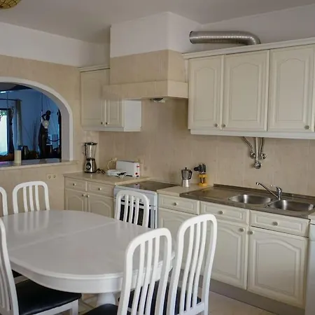 Apartament Authentic 2-bedroom House At Meia *