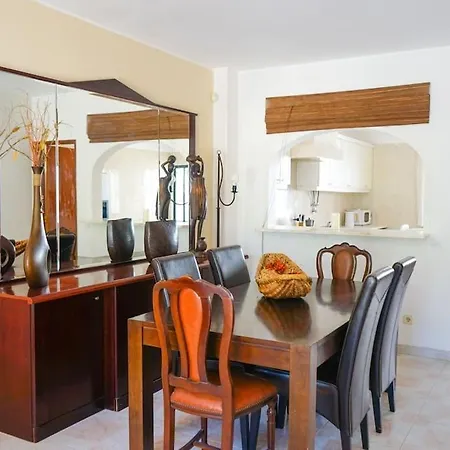 Apartament Authentic 2-bedroom House At Meia