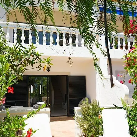 Authentic 2-bedroom House At Meia *