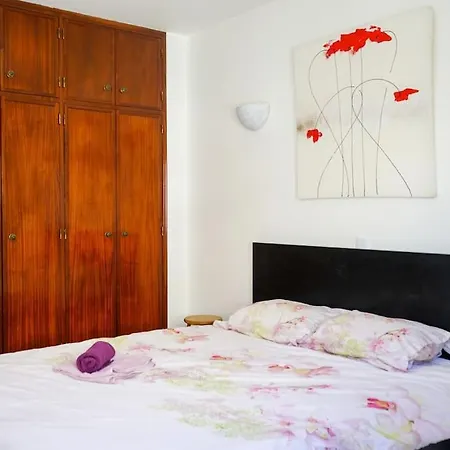 Authentic 2-bedroom House At Meia Lagos