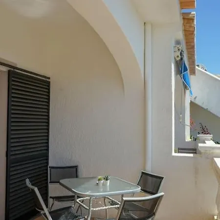 Authentic 2-bedroom House At Meia